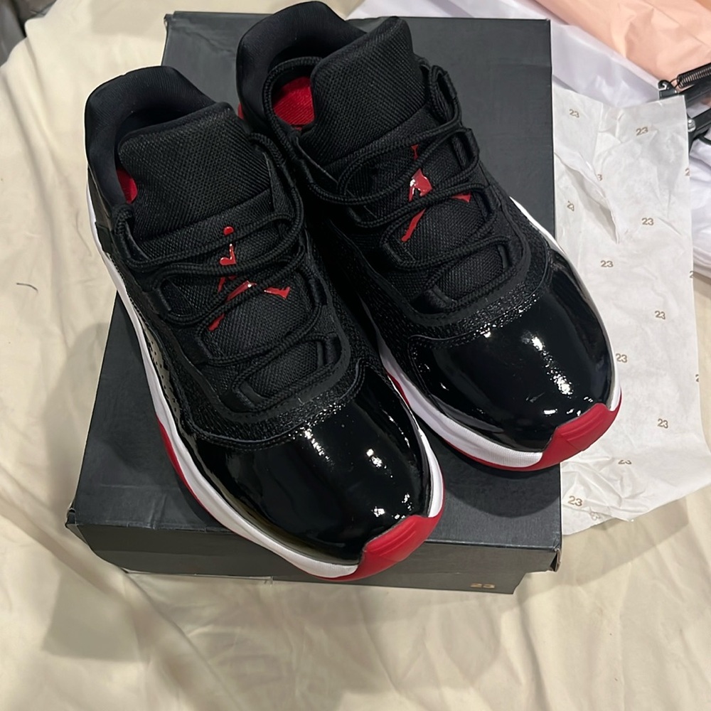 Air Jordan 11 cmft low (gs),size 6y,gently used no damage